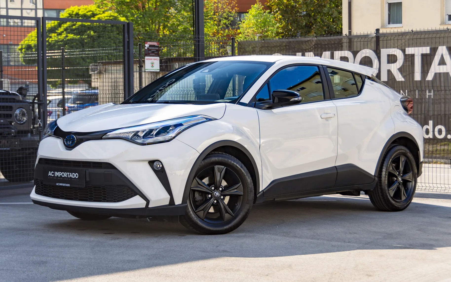 Zunanja slika - Toyota C-HR - CH-R 1.8 HYBRID SMART-BLACK PACK-LED-ACC-KAM-SLO-17C - 2