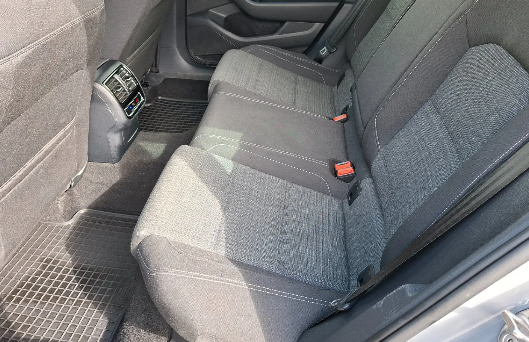 Zunanja slika - VW Passat - Variant 2.0 TDI BMT SCR Business - 9