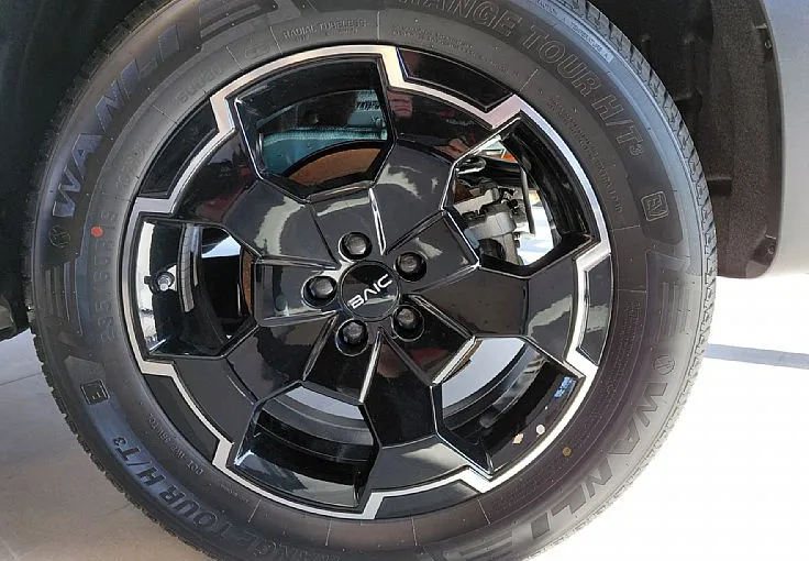 Zunanja slika - Baic BJ30 - 1.5T e-HYBRID 4WD - NA ZALOGI - 10