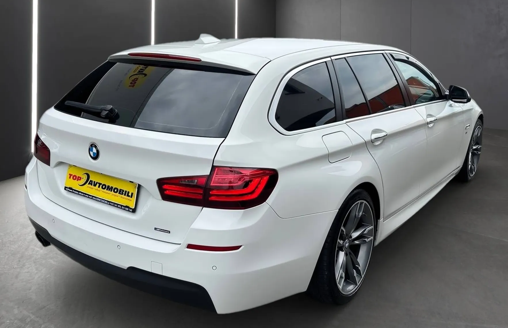 Zunanja slika - BMW Serija 5 - Touring: 520d M SPORT PAKET BI-XENON NAVI TEMP PDC HI-FI - 8