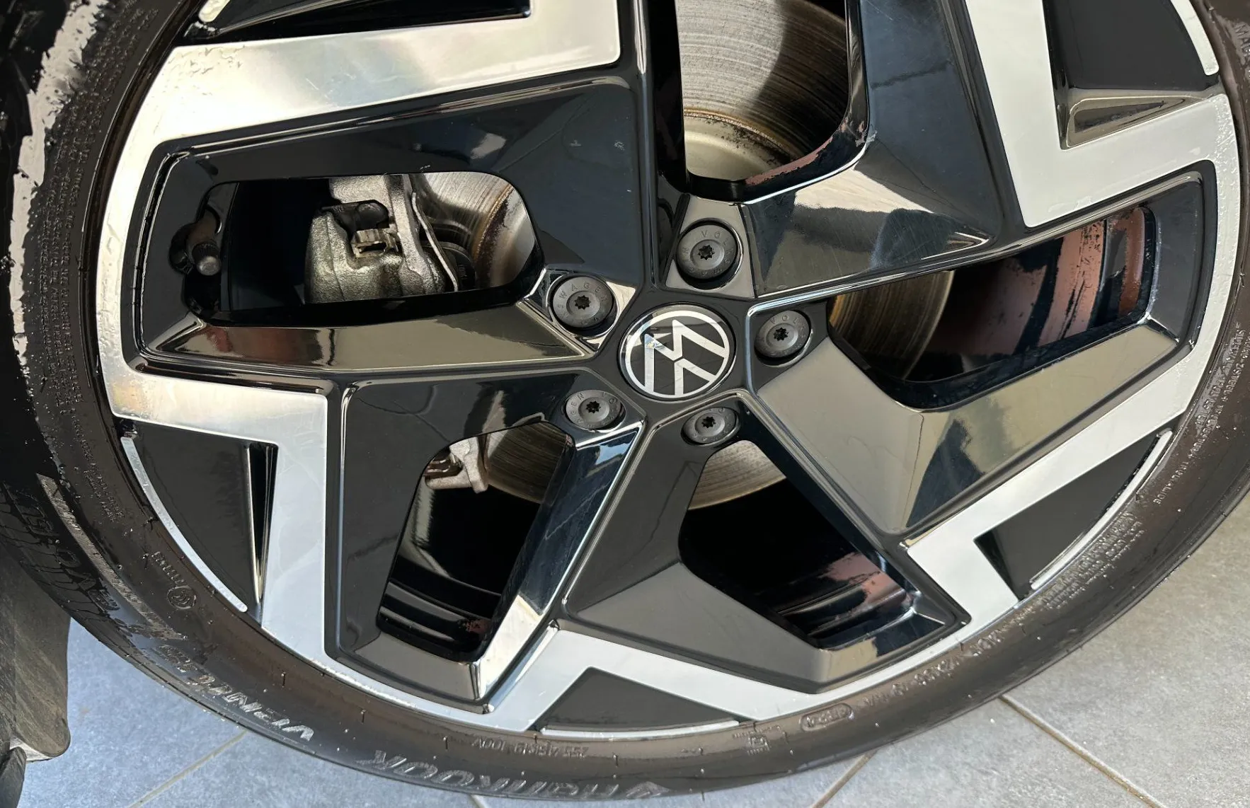 Zunanja slika - Volkswagen Tiguan - 2.0 TDI DSG R-Line 110kW.KAMERA.ACC.USNJE.LED - 17