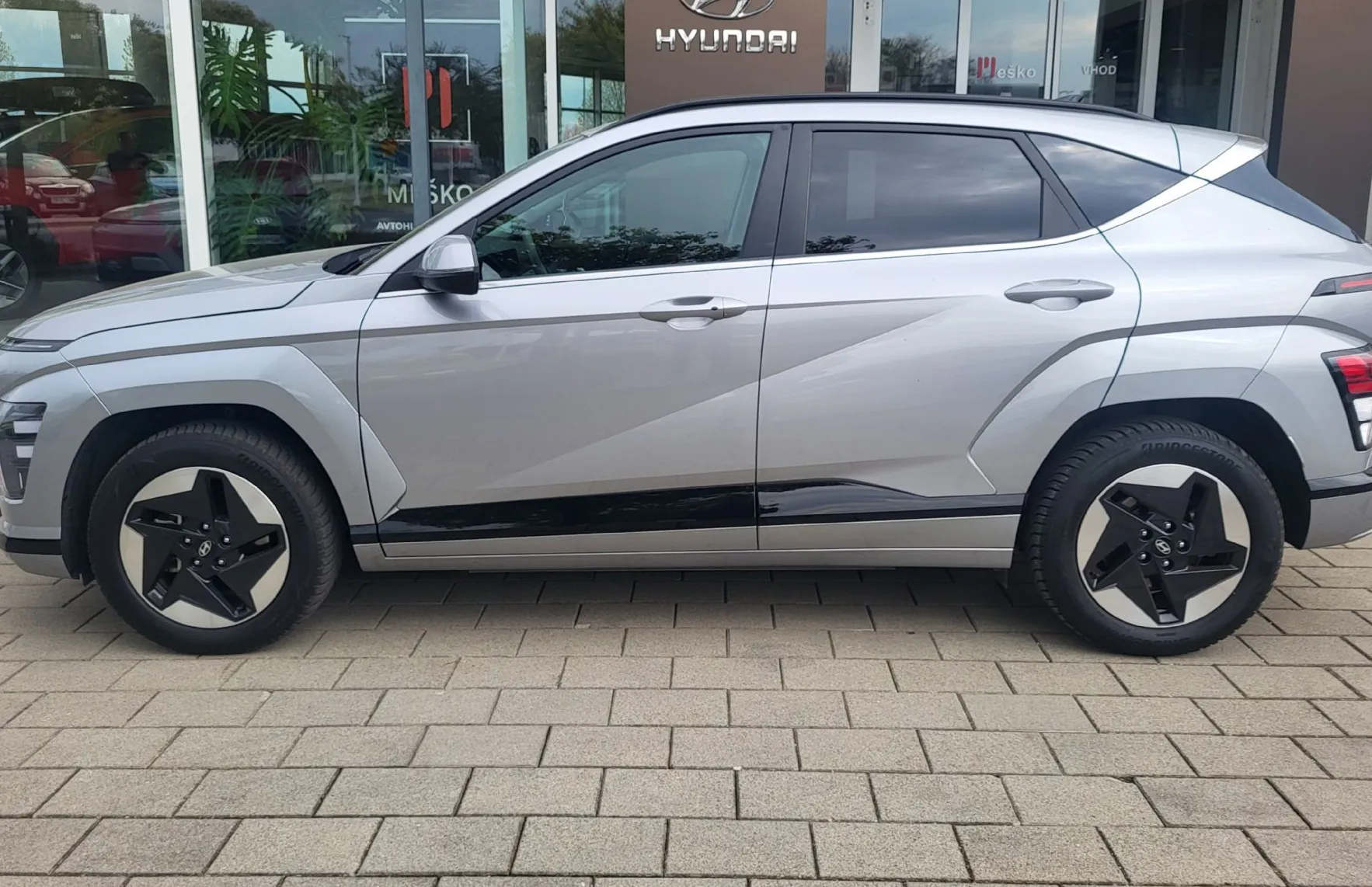 Zunanja slika - Hyundai Kona - EV 48.4 kWh Premium slo-1last-tov.garancija-navi - 3