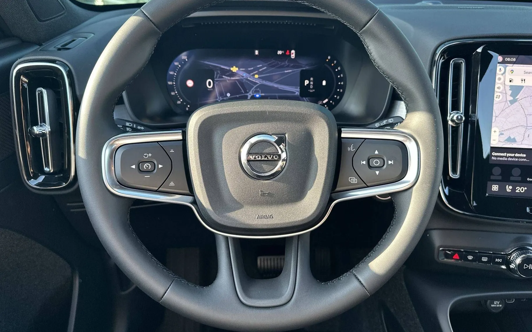 Notranja slika - Volvo XC40 - B3 P Plus Dark AT DCT 3 leta garancije + 3 servi.. - 14