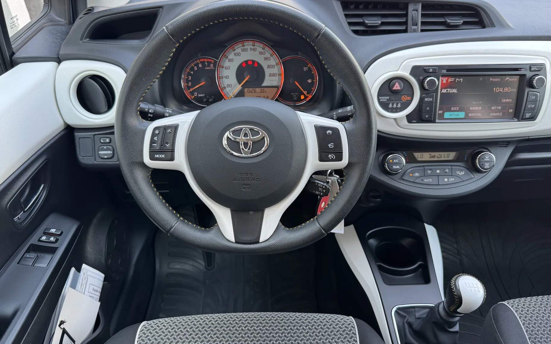Zunanja slika - Toyota Yaris - 1.33 VVT-i Luna SLO 6 PRESTAV 2 KOMPLETA PLATIŠČ - 14