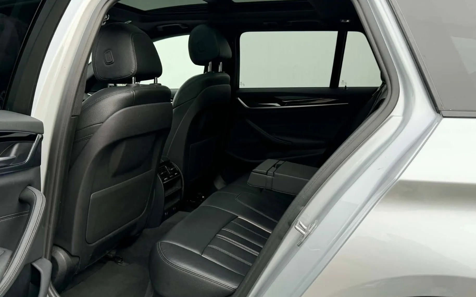 Notranja slika - BMW serija 5 Touring: - 520d-AUT-SPORT-FUL LED-LIZING ZA TUJCE-PANORAMA... - 10