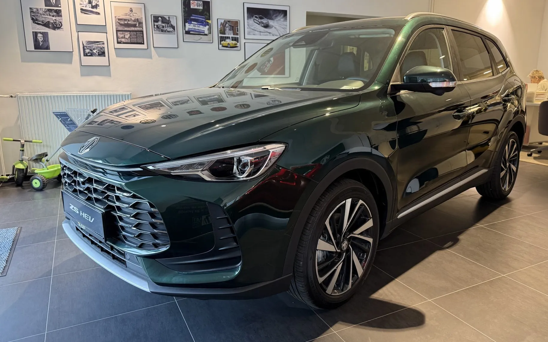 Zunanja slika - MG MG ZS - ZS 1.5L Hybrid Luxury - 2