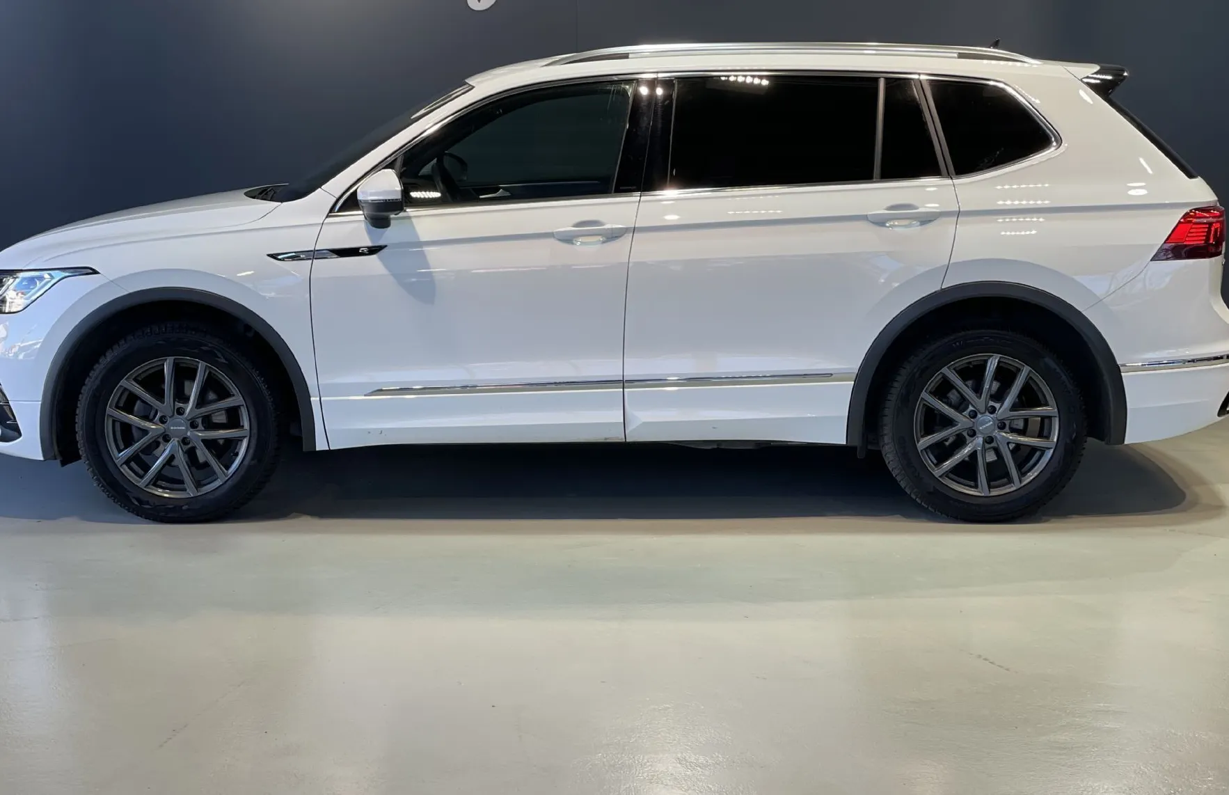 Zunanja slika - VW Tiguan Allspace - 1.LASTNIK-SLO-R LINE-VIRTUAL-NAVIGACIJA-LED-LANE - 5