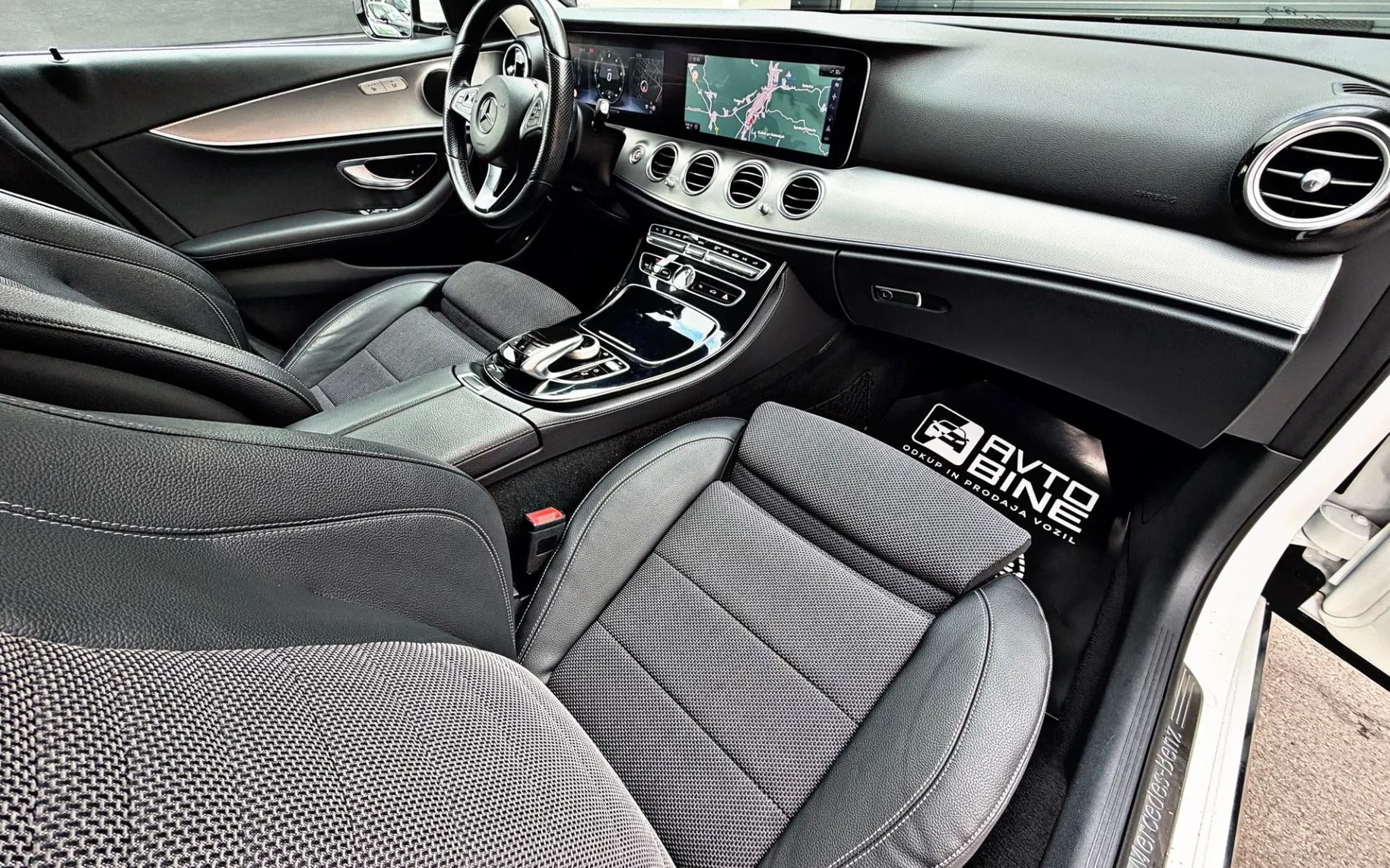 Notranja slika - Mercedes-Benz E-Razred - E 220 D•AVANTGARDE•9G•VIRTUAL•HEAD UP•LED•NAVI... - 9