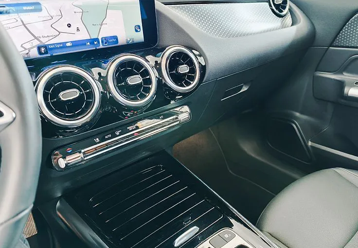 Zunanja slika - Mercedes-Benz GLA-Razred - GLA 200 PRO-NAV-OGR.SED-AVT.PRT-FULL LED-DAB-VIDEO - 12
