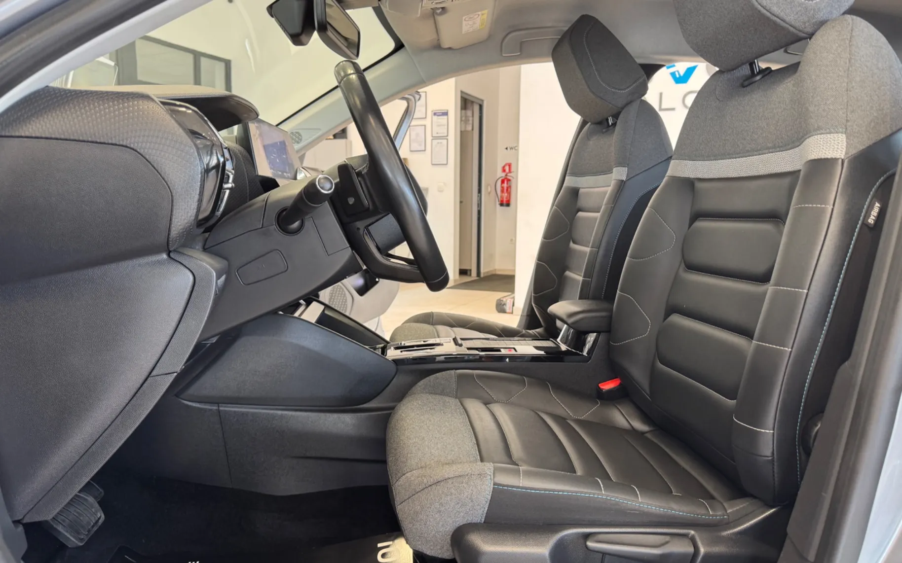 Zunanja slika - Citroën C4 - 1.2-SHINE-AUT-FULL-LED-KAMERA-HEAD-KEYLESS-18C - 9