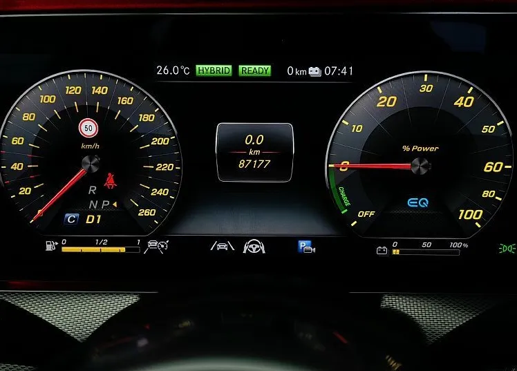 Zunanja slika - Mercedes-Benz E-Razred - LIMO-300-de-2X-AMG-LINE-WIDESCREN-360-KAM-LED-ACC- - 17