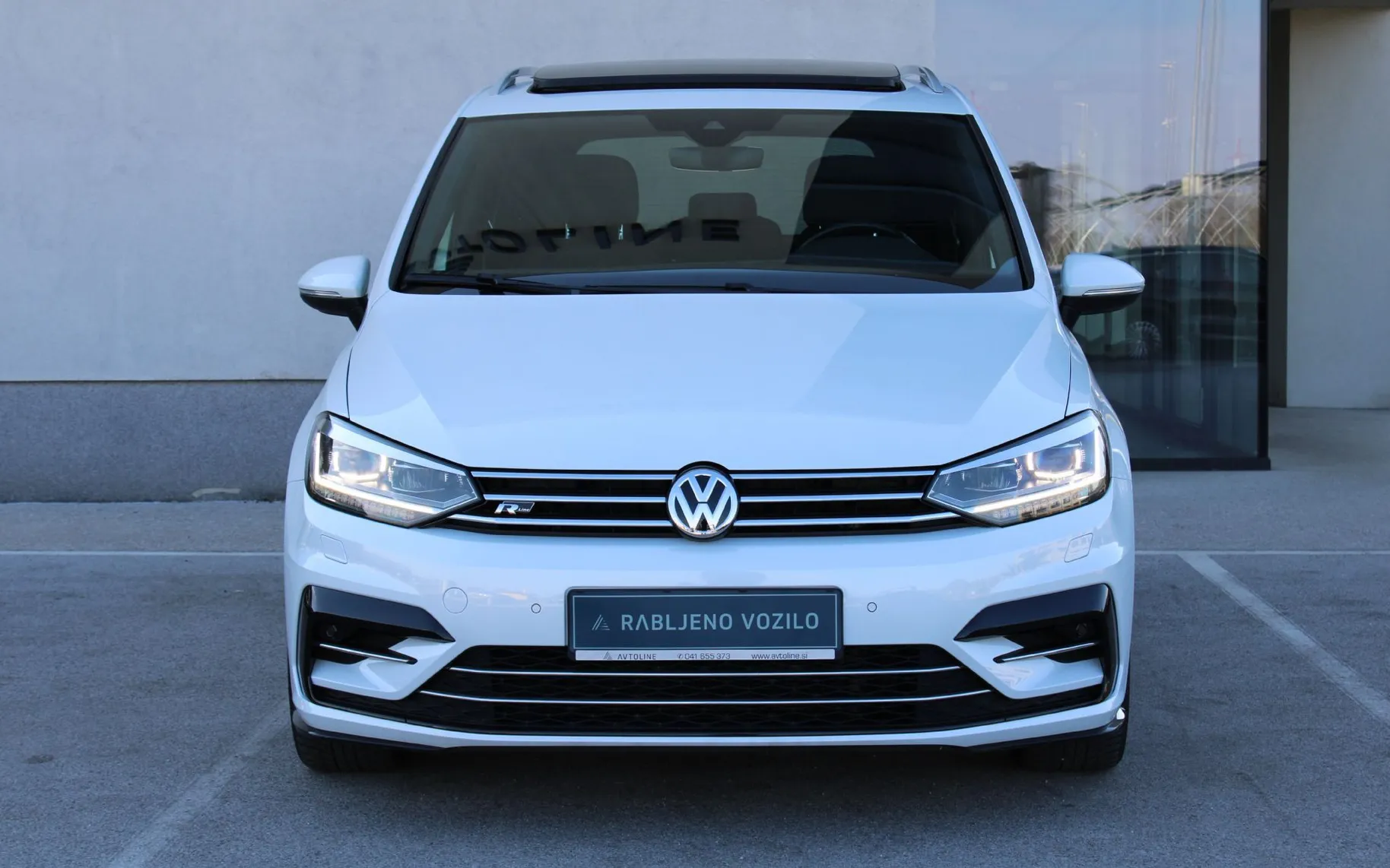 Zunanja slika - VW Touran - 2.0 TDI BMT R-Line 110  150  KLJUKA PANO NAVI - 2