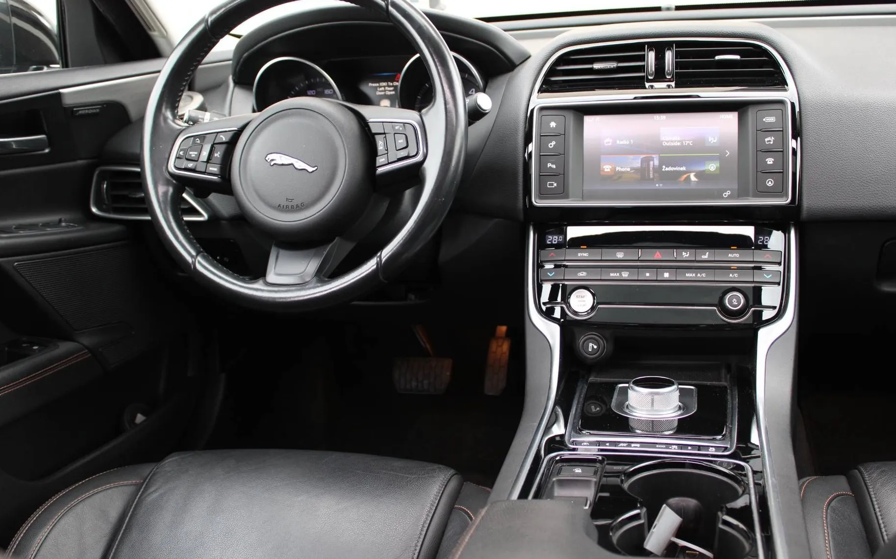 Zunanja slika - Jaguar XE - 2.0D 180PS R-Sport AUT PANO AKT TEMPO GRET SED - 8