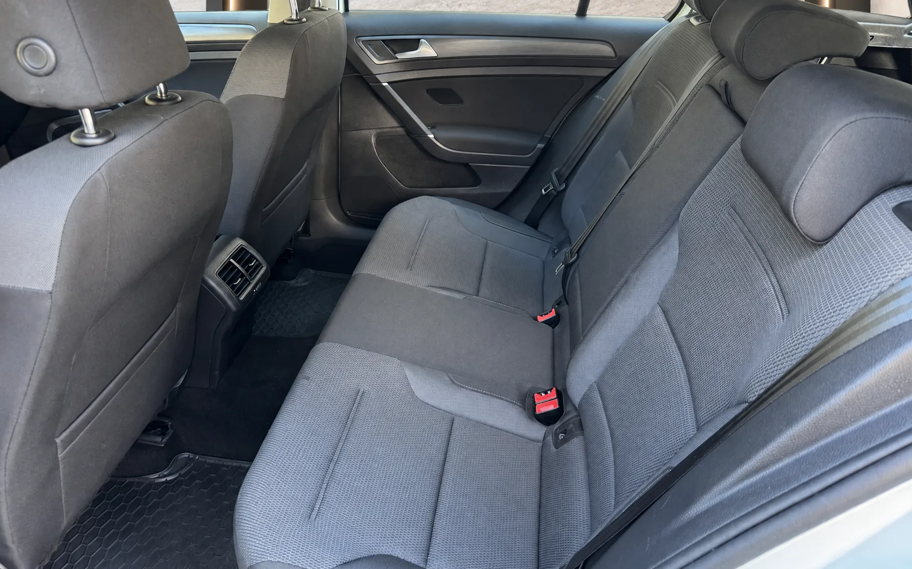Notranja slika - Volkswagen Golf - 1.6 TDI BMT Comfortline-SLOVENSKI-MODIFICIRAN-ACC- - 12