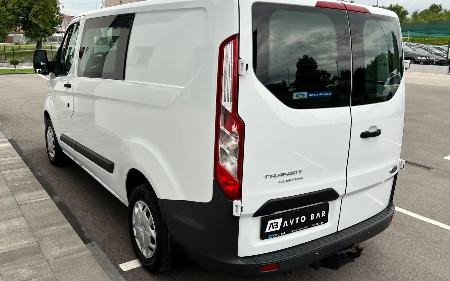 Notranja slika - Ford Transit Custom - 2.0 TDCI+SLO+6SED+KLJUKA+PDC - 9