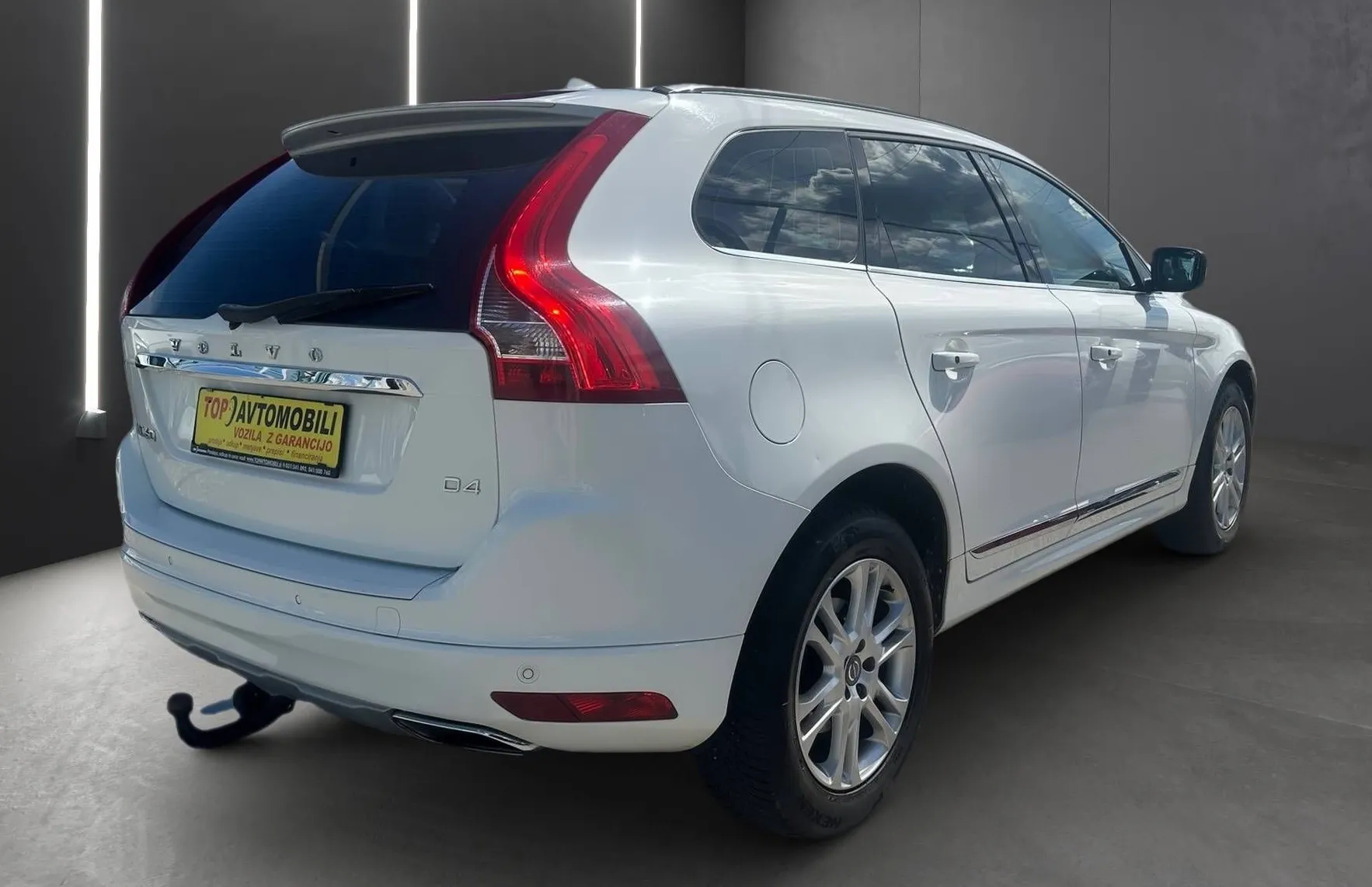 Zunanja slika - Volvo XC60 - D4 XENON HI-FI TEMPOMAT NAVI VIRTUAL PDC - 7