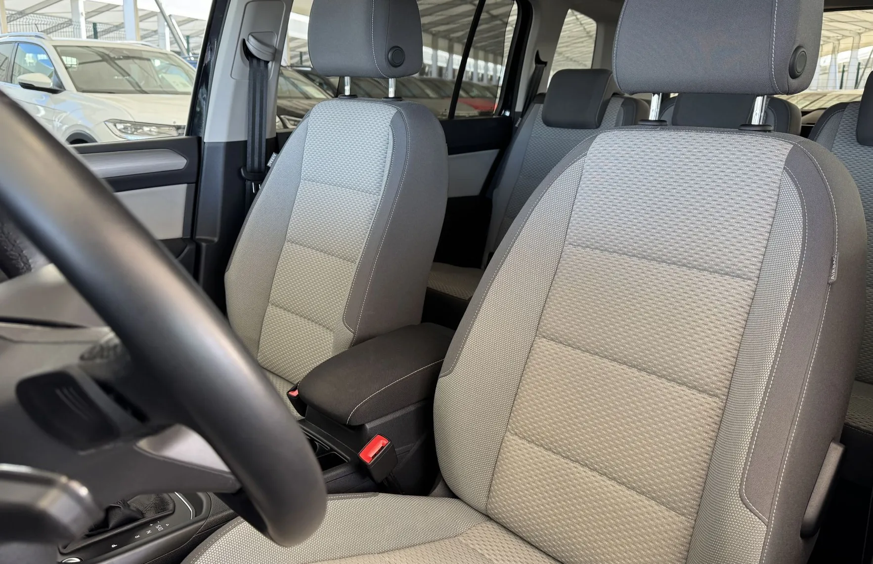 Zunanja slika - Volkswagen Touran - 1.5 TSI DSG Family -vl.kljuka - 7sedežev - webasto - 10