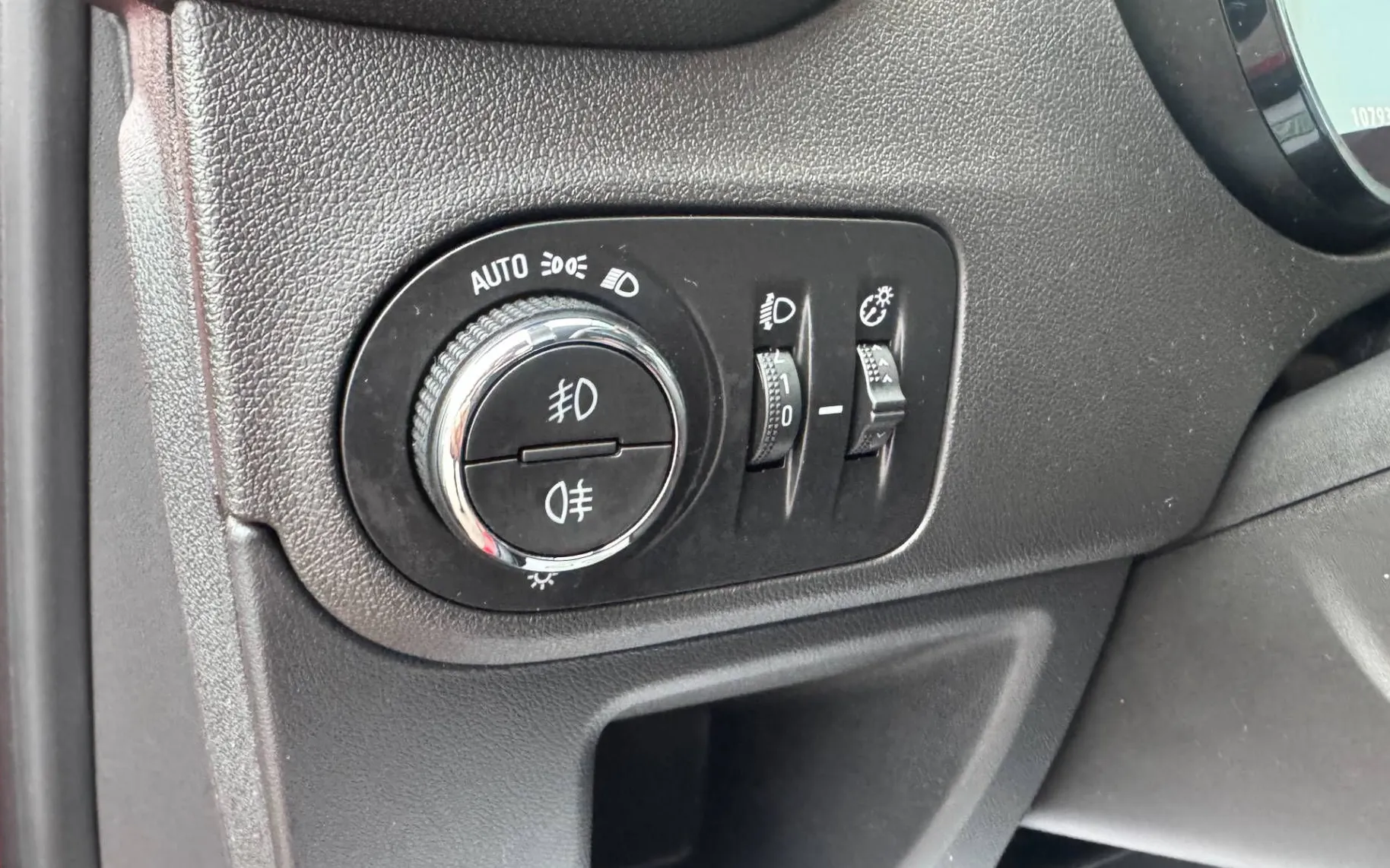Zunanja slika - Opel Crossland X - 1.2 TURBO°INNOVATION°1.LAST°SLO°PDC°ALU°VELIK SE.. - 17