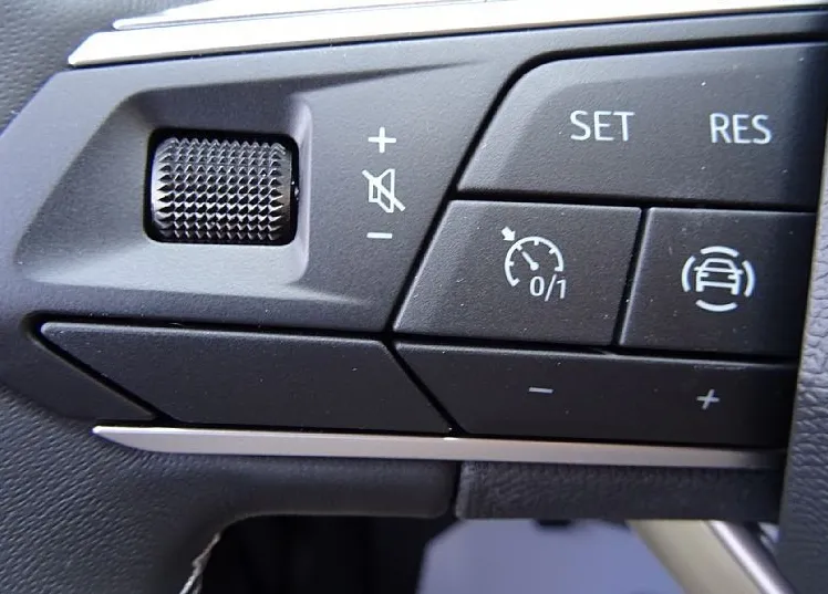 Zunanja slika - Seat Ateca - 1.0 TSI 85 KW HOLA -NA ZALOGI - - 18