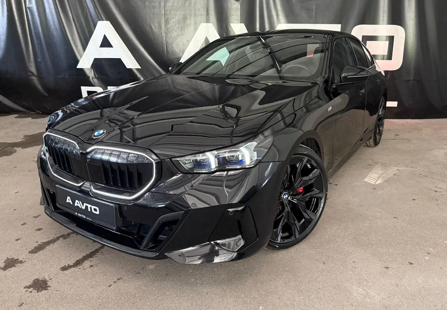 Zunanja slika - BMW Serija 5 - : 520d Avt.MSport Pro-20COL-ICONIC-KAM360-HARMAN-HUD - 1