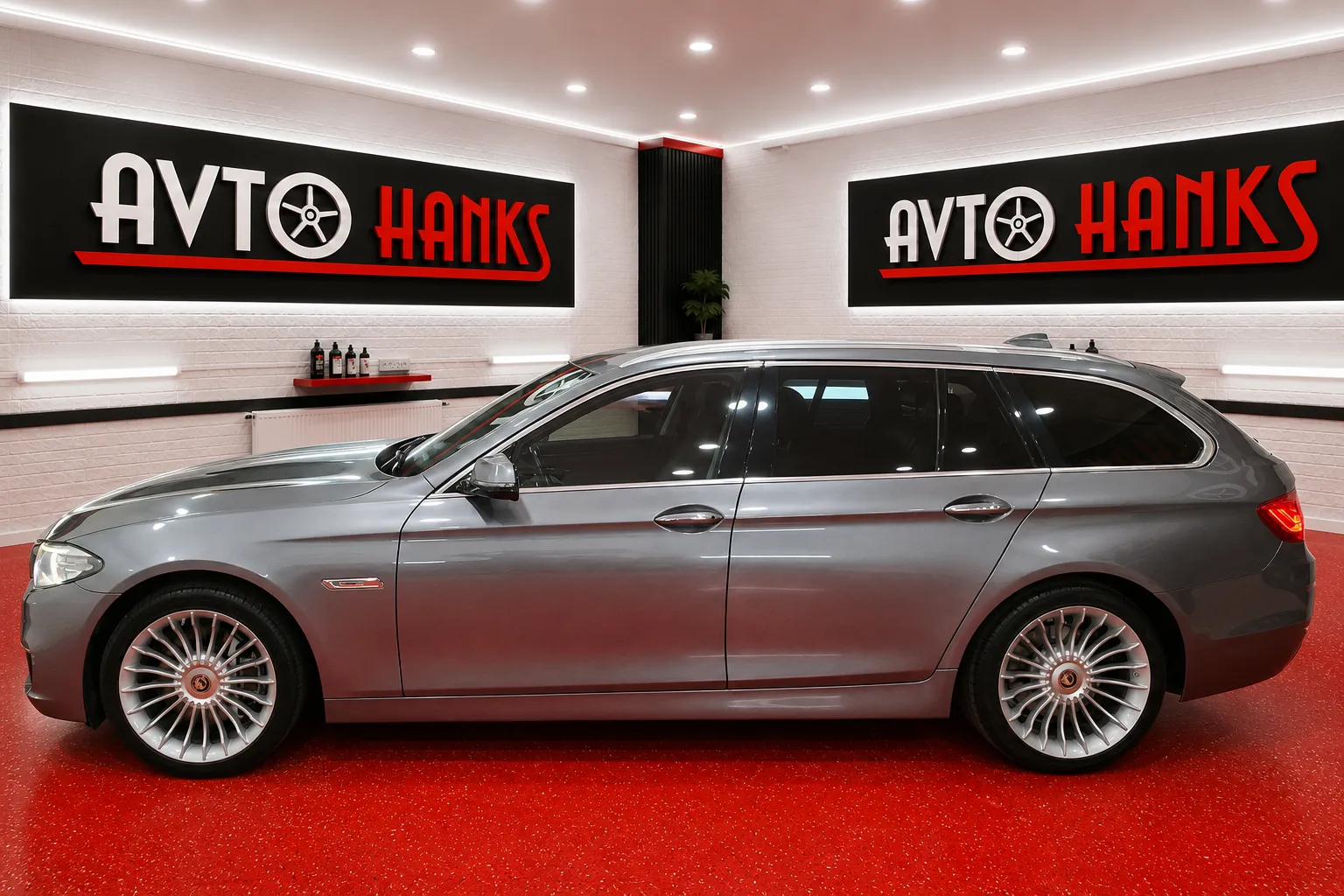 Notranja slika - BMW serija 5 Touring: - 525d xDrive LUXURY Avt.MAX OPREMA.BREZ POLOGA - 7