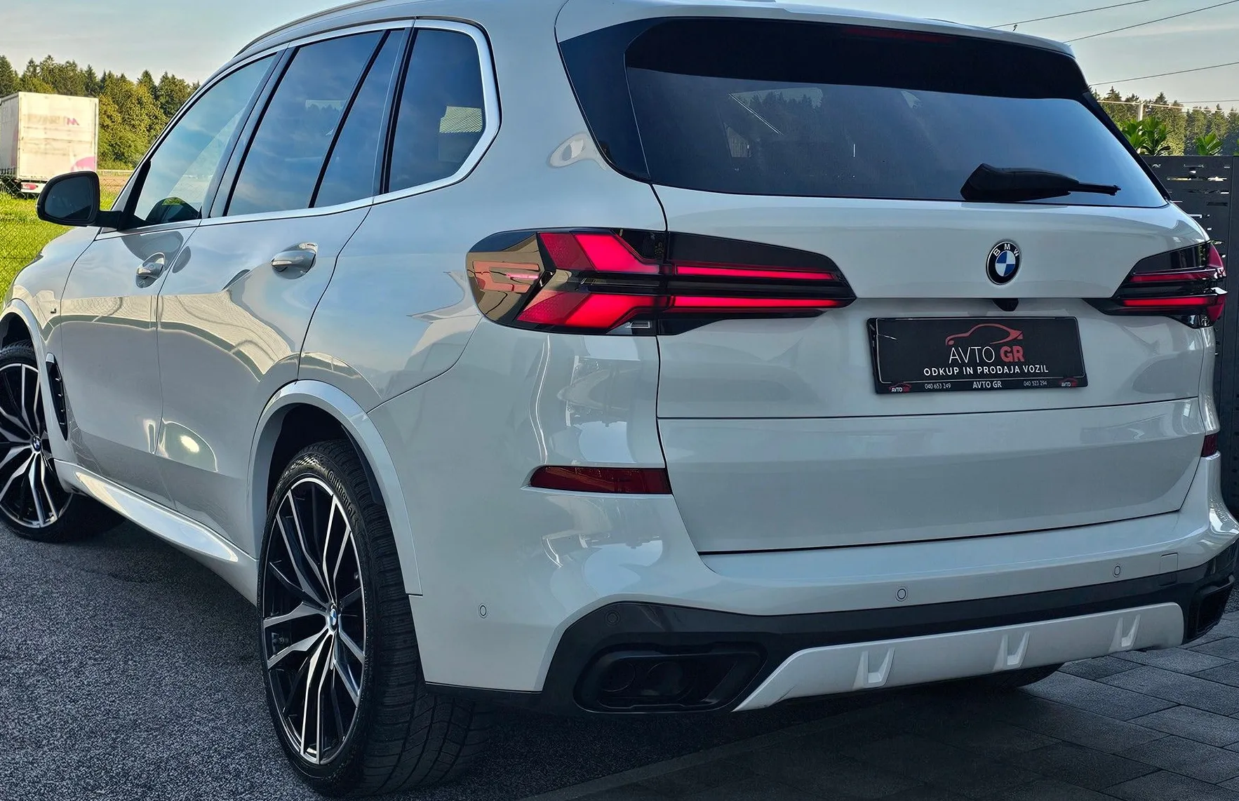 Zunanja slika - BMW X5 - serija : xDrive40i Avt.- Le 49.000km-LED-22COL- HUD-KAM360 - 11