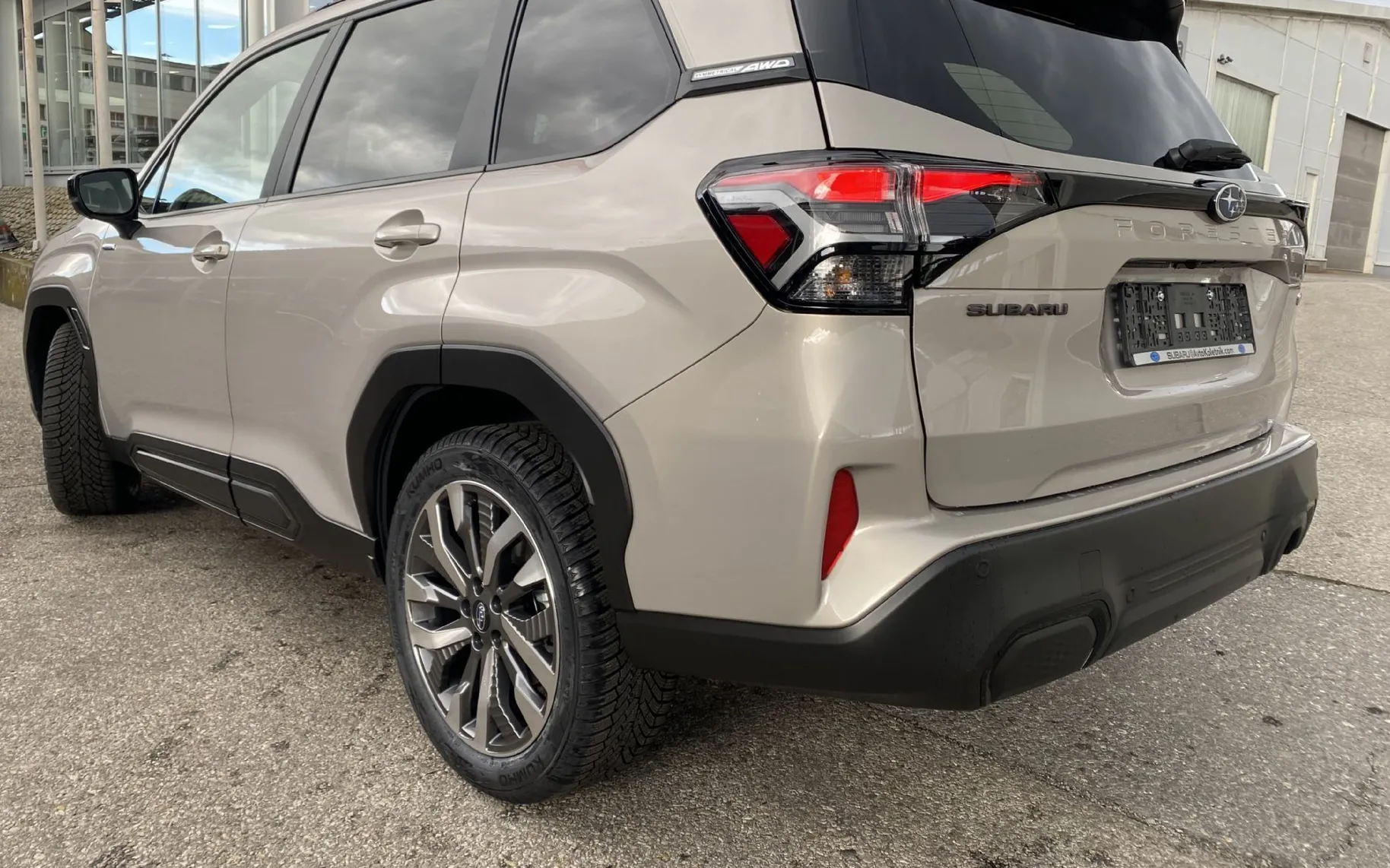 Zunanja slika - Subaru Forester - 2.0i 4WD CVT Lineartronic PREMIUM - 17