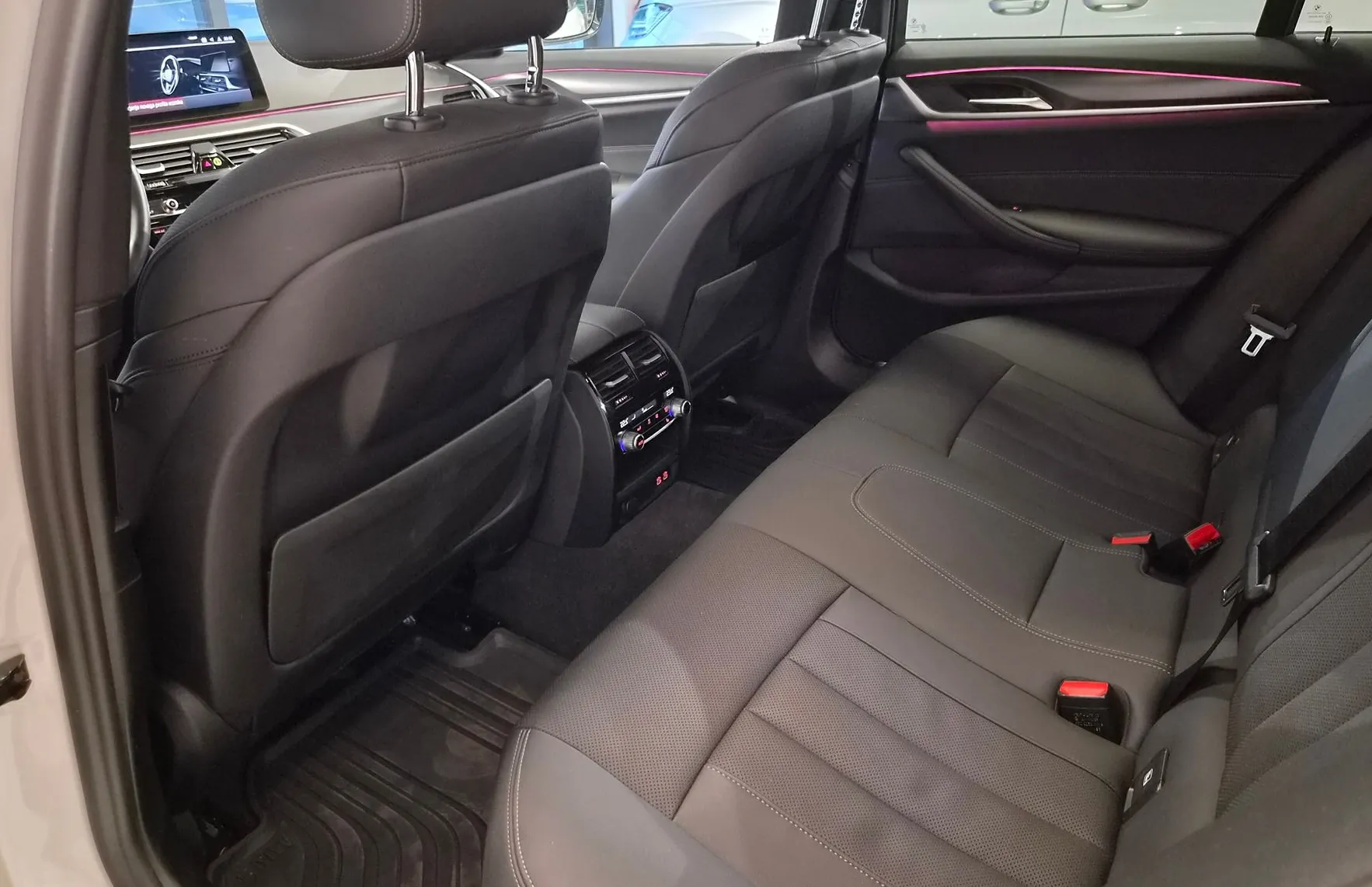 Zunanja slika - BMW Serija 5 - Touring: 520d xDrive MSPORT|LASER|HUD|VL.KLJUKA|KEYLESS| - 10