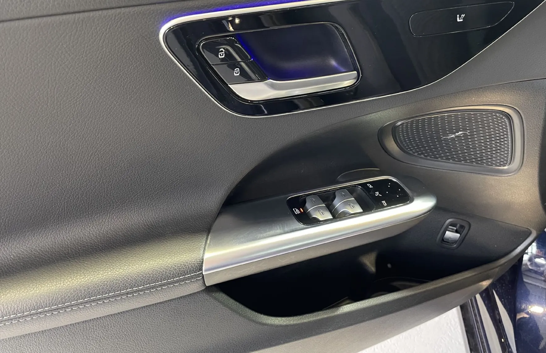 Zunanja slika - Mercedes-Benz C-Razred - VIRTUAL-NAVIGACIJA-RADAR-AMBIENT-KAMERA-LED-ALU - 14