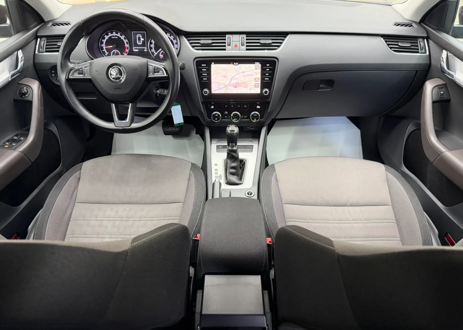 Zunanja slika - Škoda Octavia - Combi 2,0 TDI L&K DSG - 3