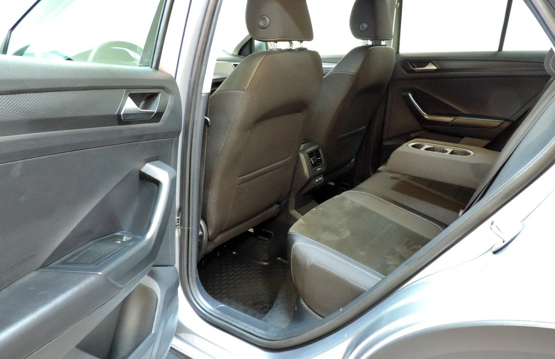 Zunanja slika - Volkswagen T-Roc - 1.5 TSI BMT Style DSG ACC-LED-KAMERA - 10