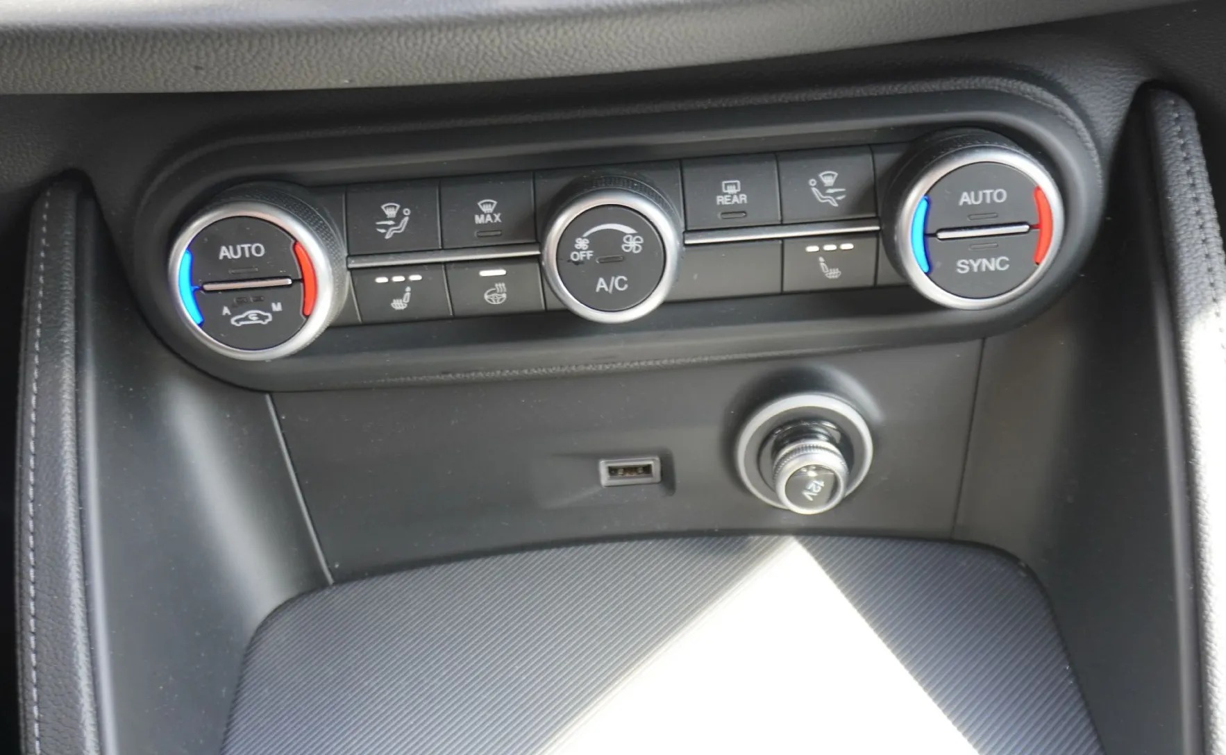 Zunanja slika - Alfa Romeo Stelvio - Q4 2.2 Multijet 210 Veloce Avt. - 13