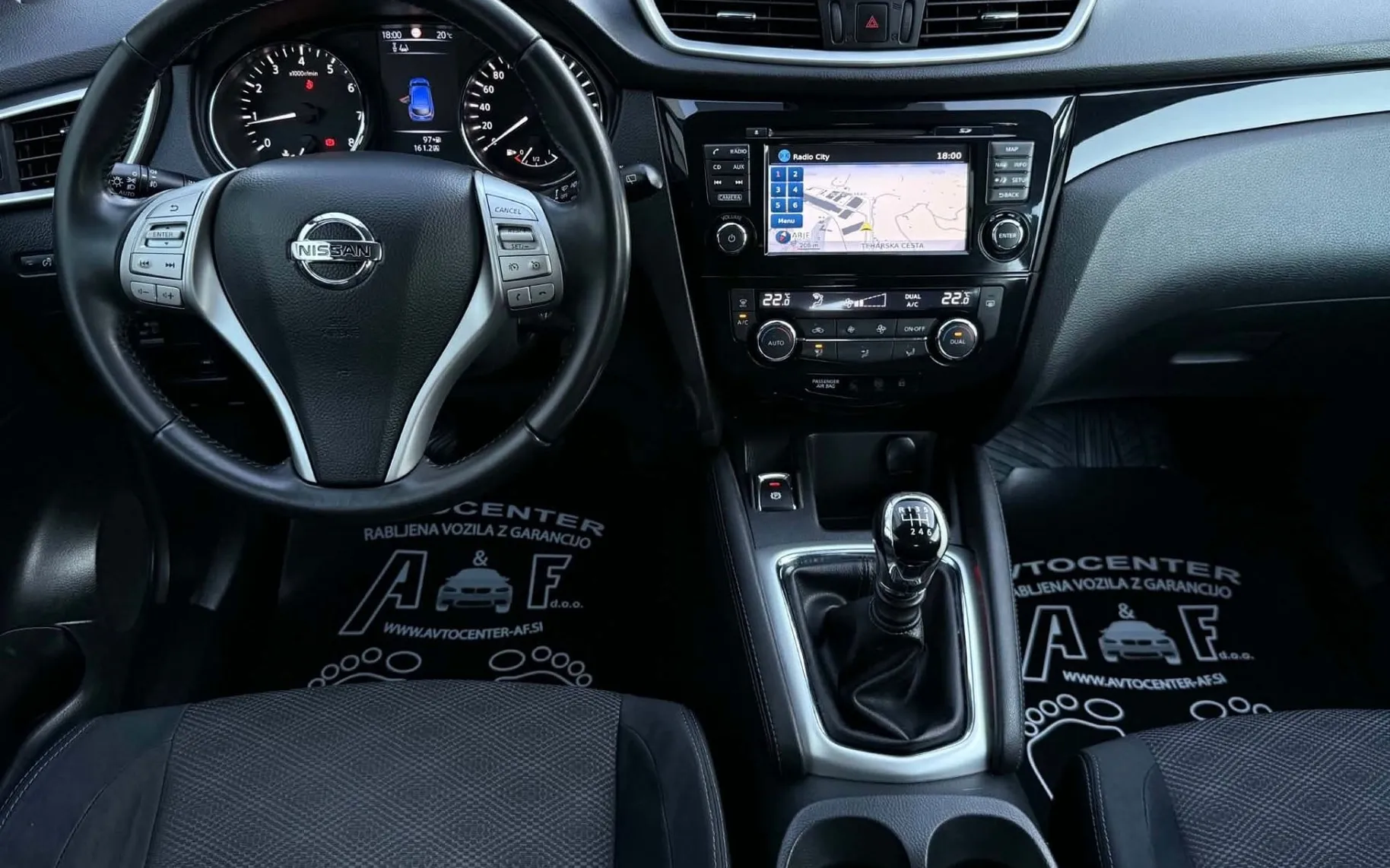 Notranja slika - Nissan Qashqai - 1.2 DIG-T-LIZING ZA TUJCE-NAVI-PDC- - 10