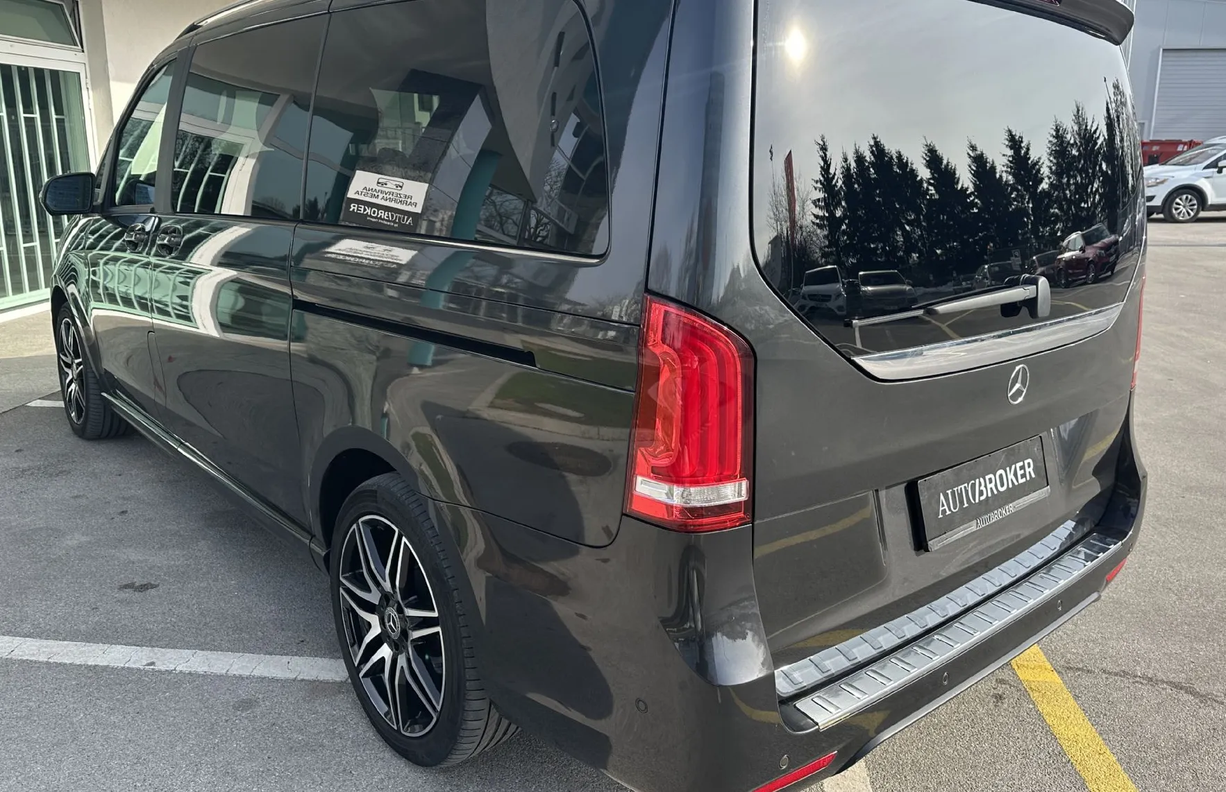 Zunanja slika - Mercedes-Benz V-Razred - V 300 d 4MATIC AMG-LINE - 6