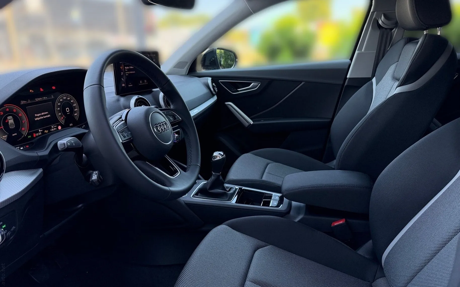 Notranja slika - Audi Q2 - 30 TFSI Advanced - 7