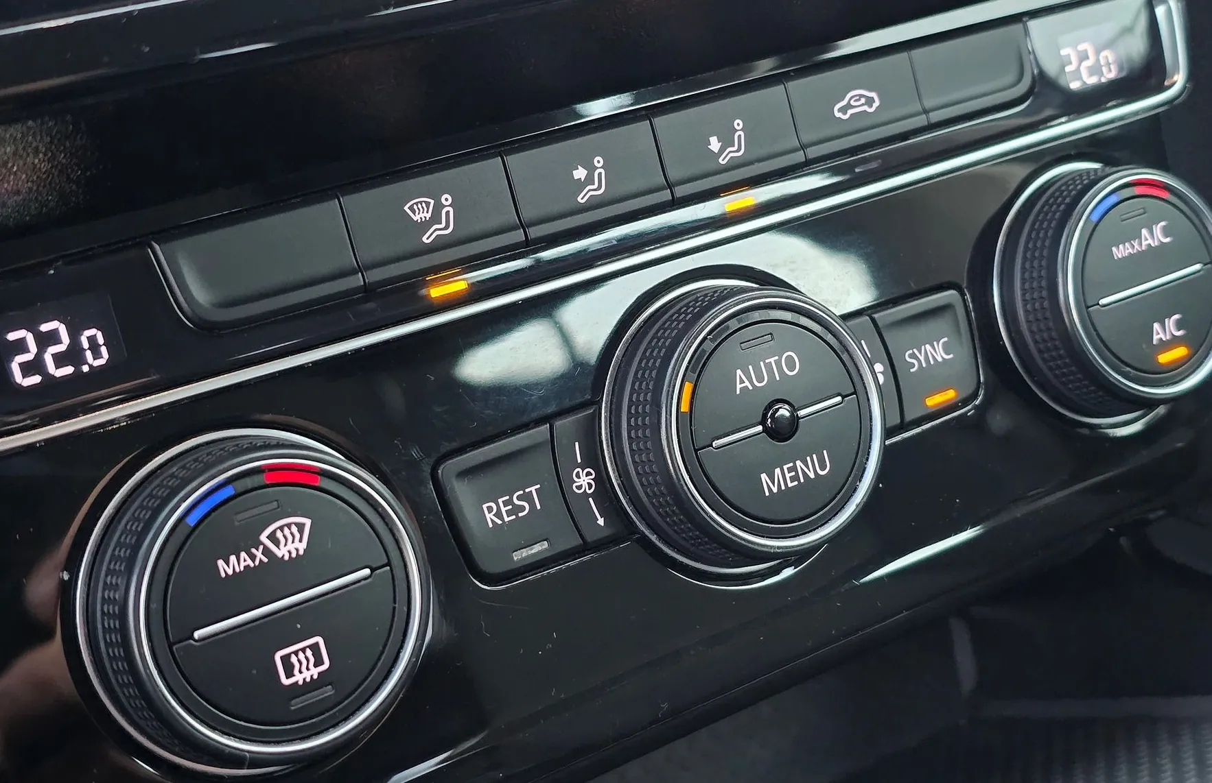 Zunanja slika - Volkswagen Passat - Variant 1.6 TDI BMT SCR DSG LED-NAVI-PDC-ALU PLATIŠČA - 17
