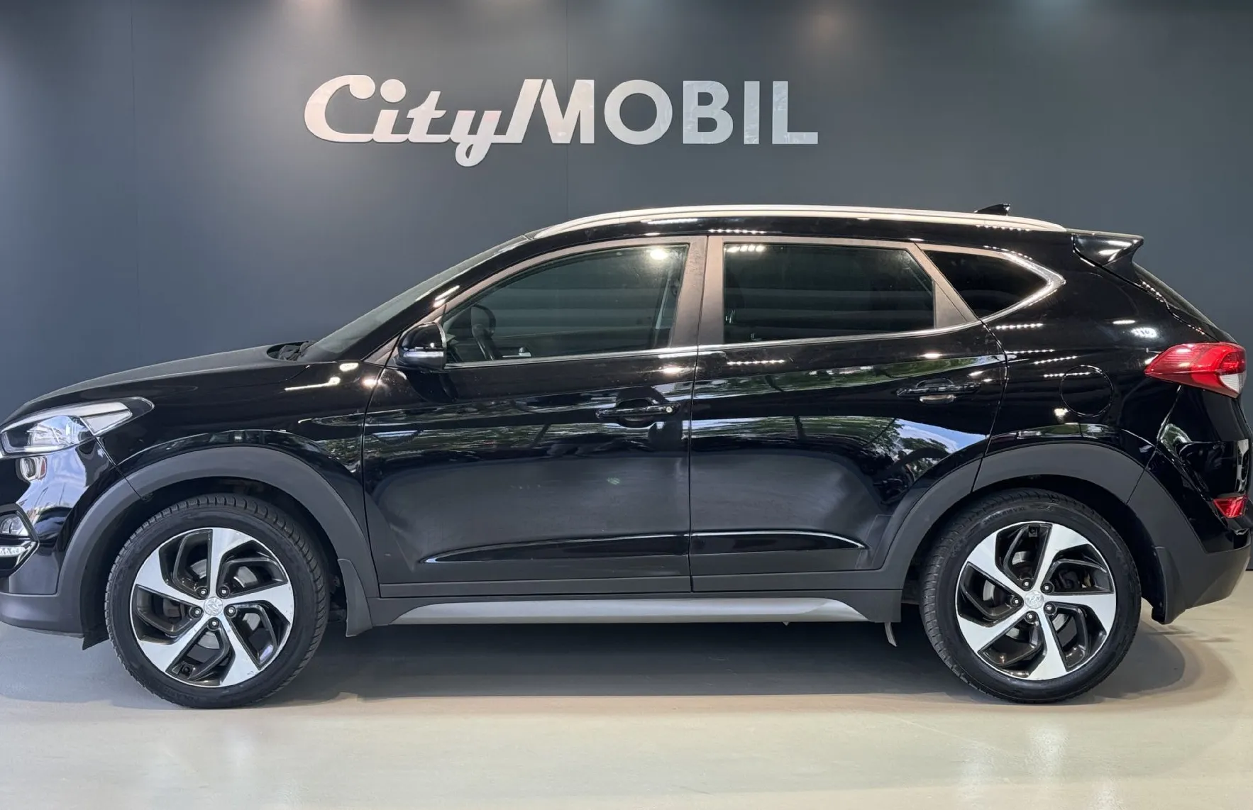 Zunanja slika - Hyundai Tucson - 1.LASTNIK-SLO-4WD-NOVI MOTOR-KAMERA-NAVI-GRETJE SE - 5