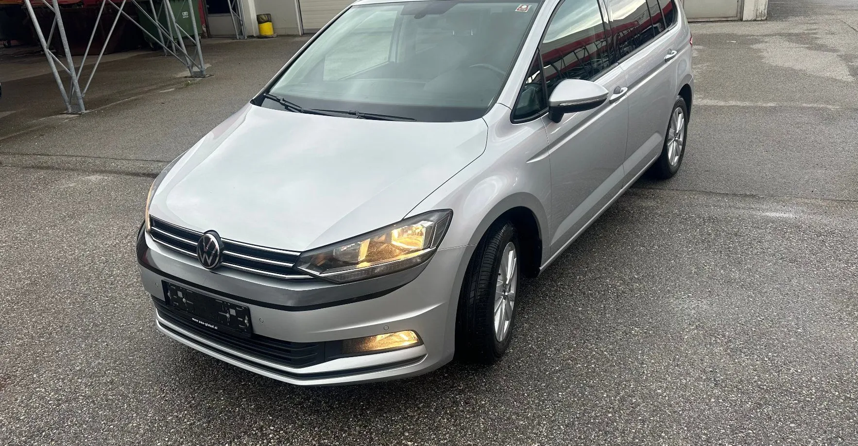Zunanja slika - Volkswagen Touran - 2.0 TDI DSG.NAVI.KAMERA.NAREJEN VEL.SERVIS+MENJALN - 1