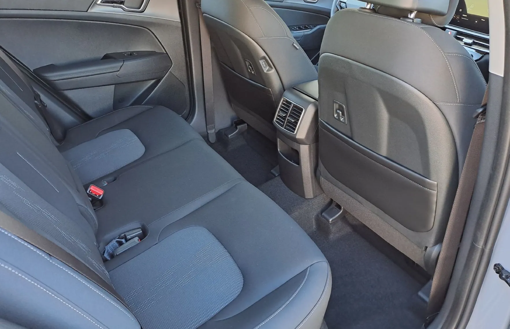 Zunanja slika - KIA Sportage - 1.6 T-GDi 110kW EX Fresh Plus . 7 DCT - 7