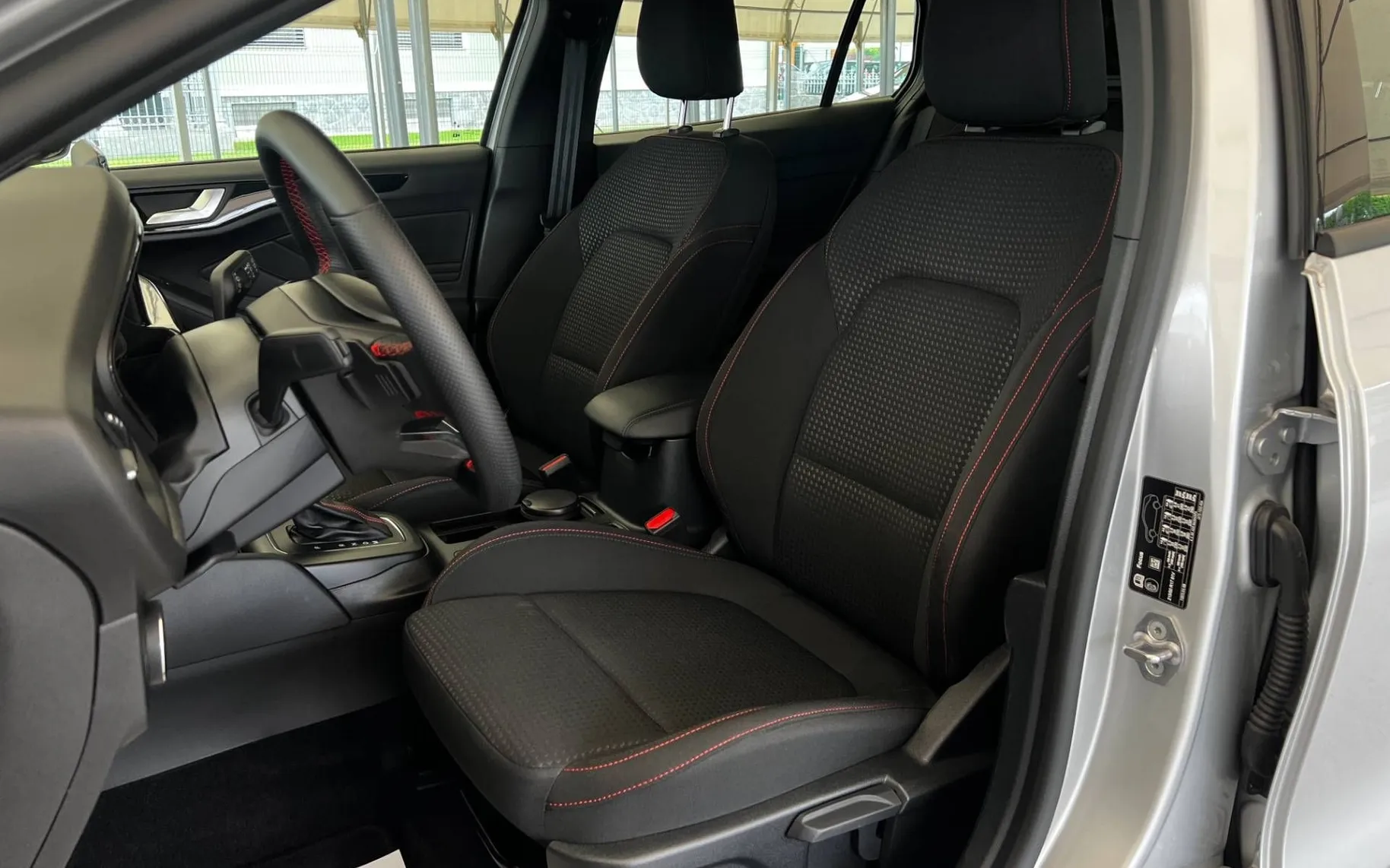 Notranja slika - Ford Focus - 1.0•ST-Line•LED•PDC•KAMERA•F1•NAVI• - 11