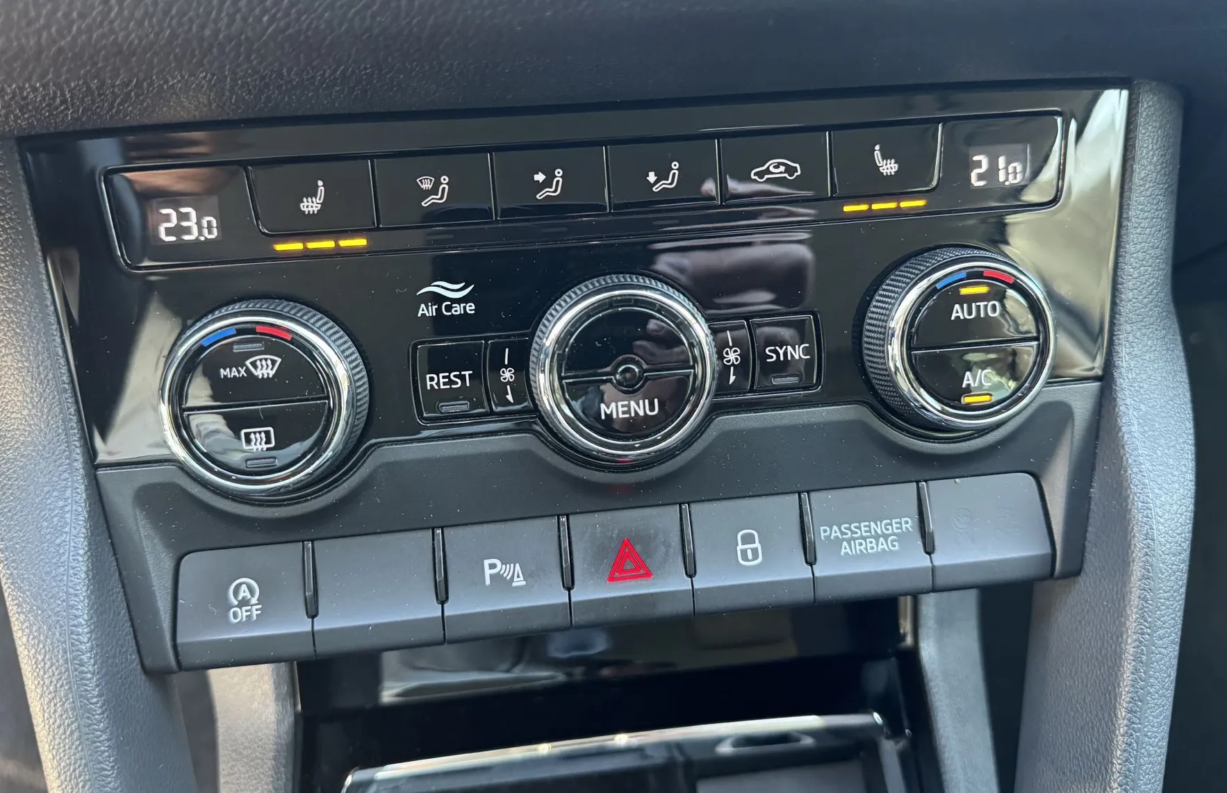 Zunanja slika - Škoda Kodiaq - 1.LASTNIK-SLO-4X4-DSG-LED-RADAR-KEYLES GO-GRETJE S - 13