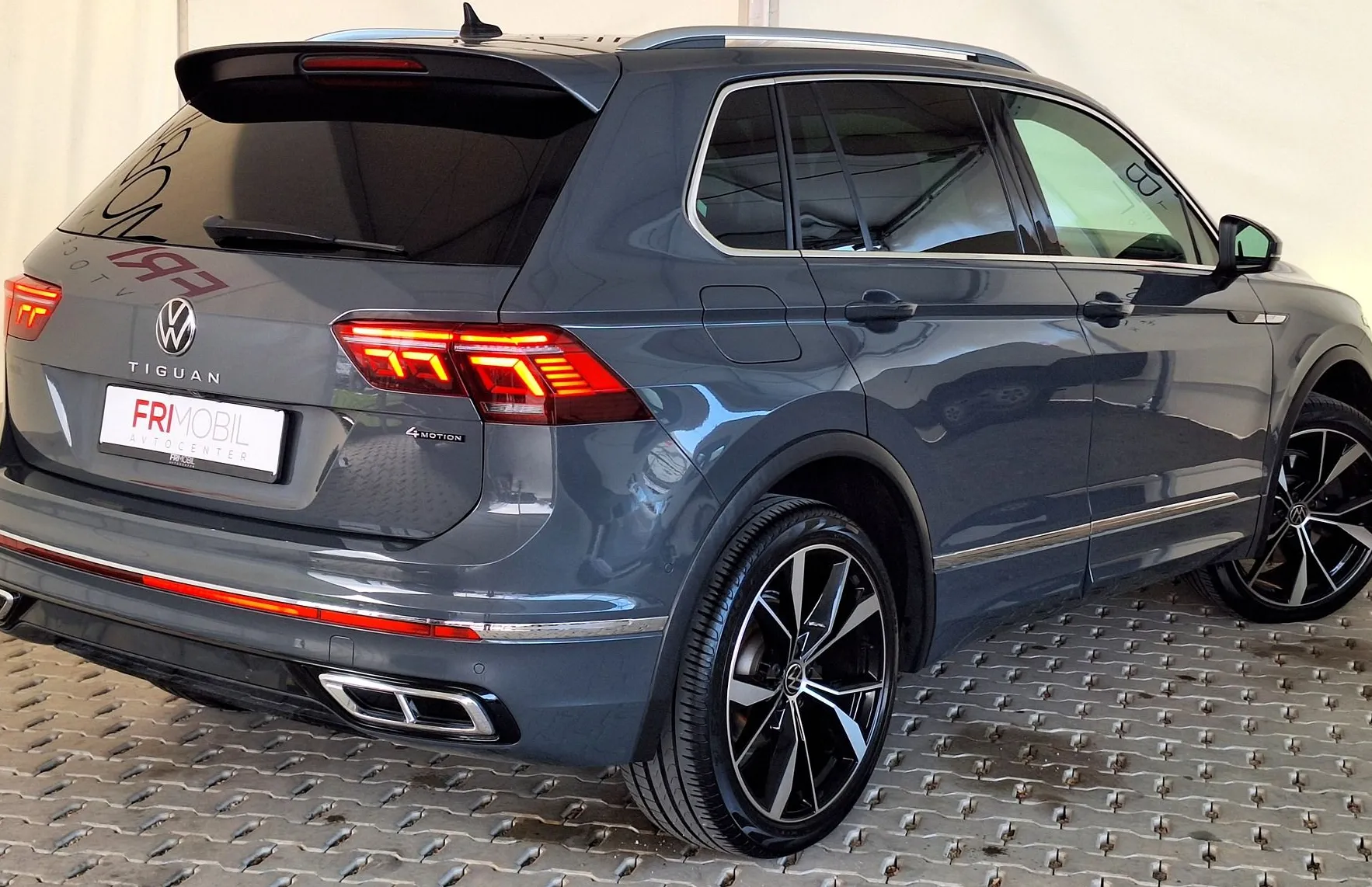 Zunanja slika - Volkswagen Tiguan - 2.0 TDI 4MOTION R-Line•IQ LED•VL.KLJUKA•AMBIENT• - 3