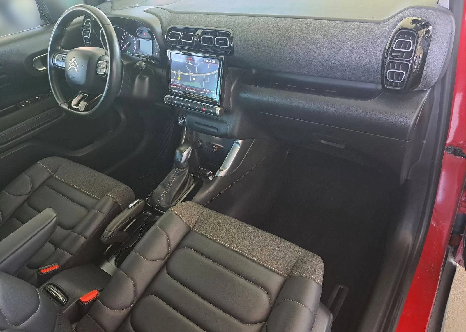 Notranja slika - Citroën C3 Aircross - 1.2 PureTech Shine 130 Avt.1LASTNIK-FUL LED-KAME.. - 9