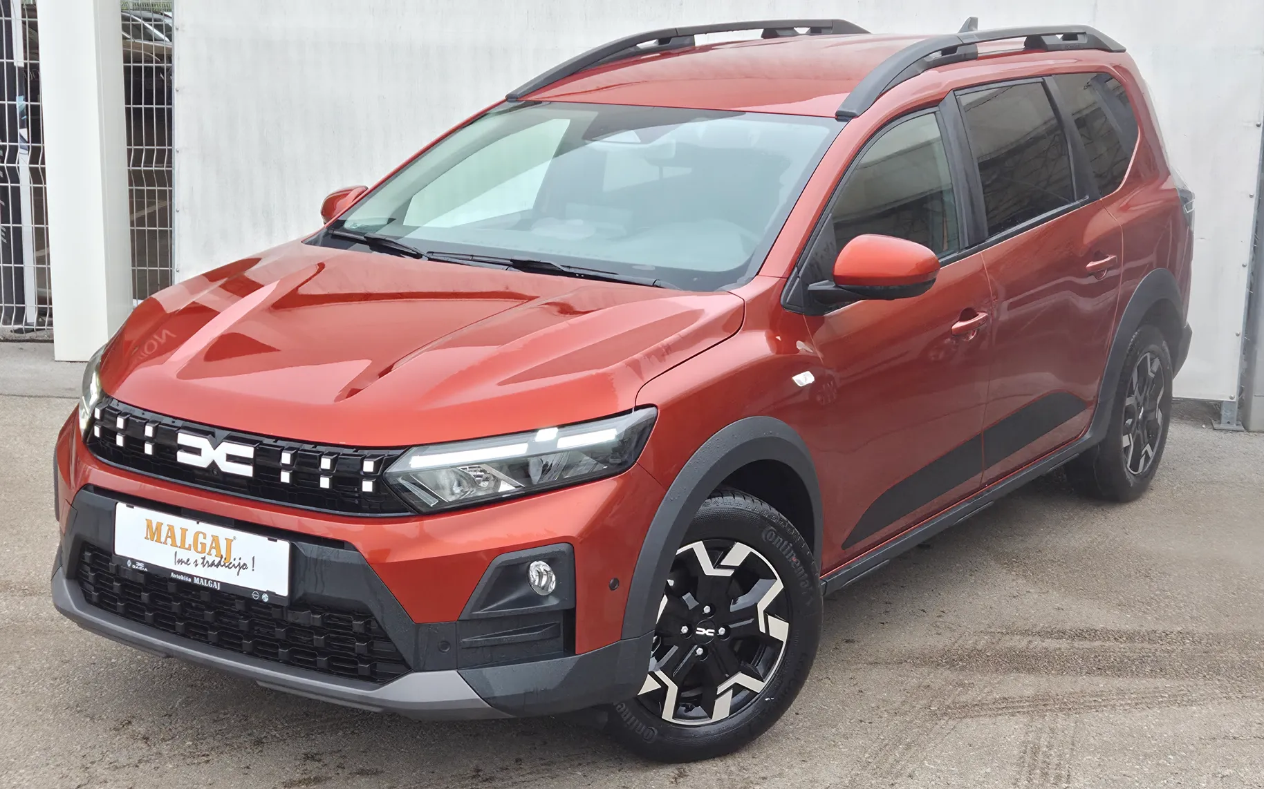 Zunanja slika - Dacia Jogger - Extreme Hybrid 155+7 sedežev+Zimske gume - 2