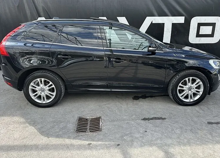 Zunanja slika - Volvo XC60 - D4 A AWD  Momentum-PANORAMA+GRET.SEDEŽEV-BIXENON - 3