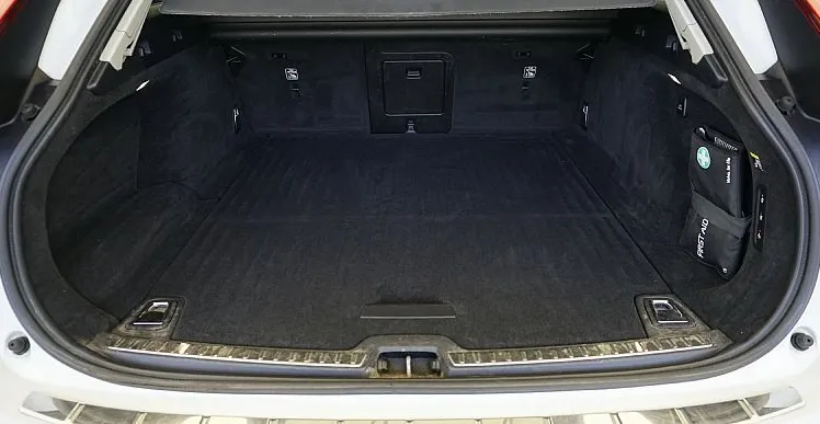 Zunanja slika - Volvo V90 - D4 A Momentum+FULL Led +Memory+360 kamera+Priklop - 18