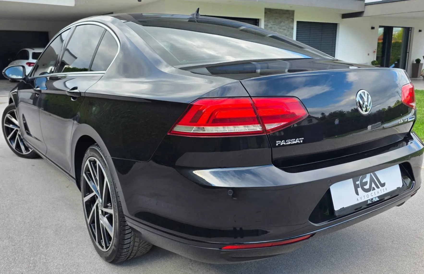 Zunanja slika - VW Passat - 2.0 TDI-AVT-VIRTUAL-LED-XENON-ACC-KAMERA-NAVI-PDC- - 3