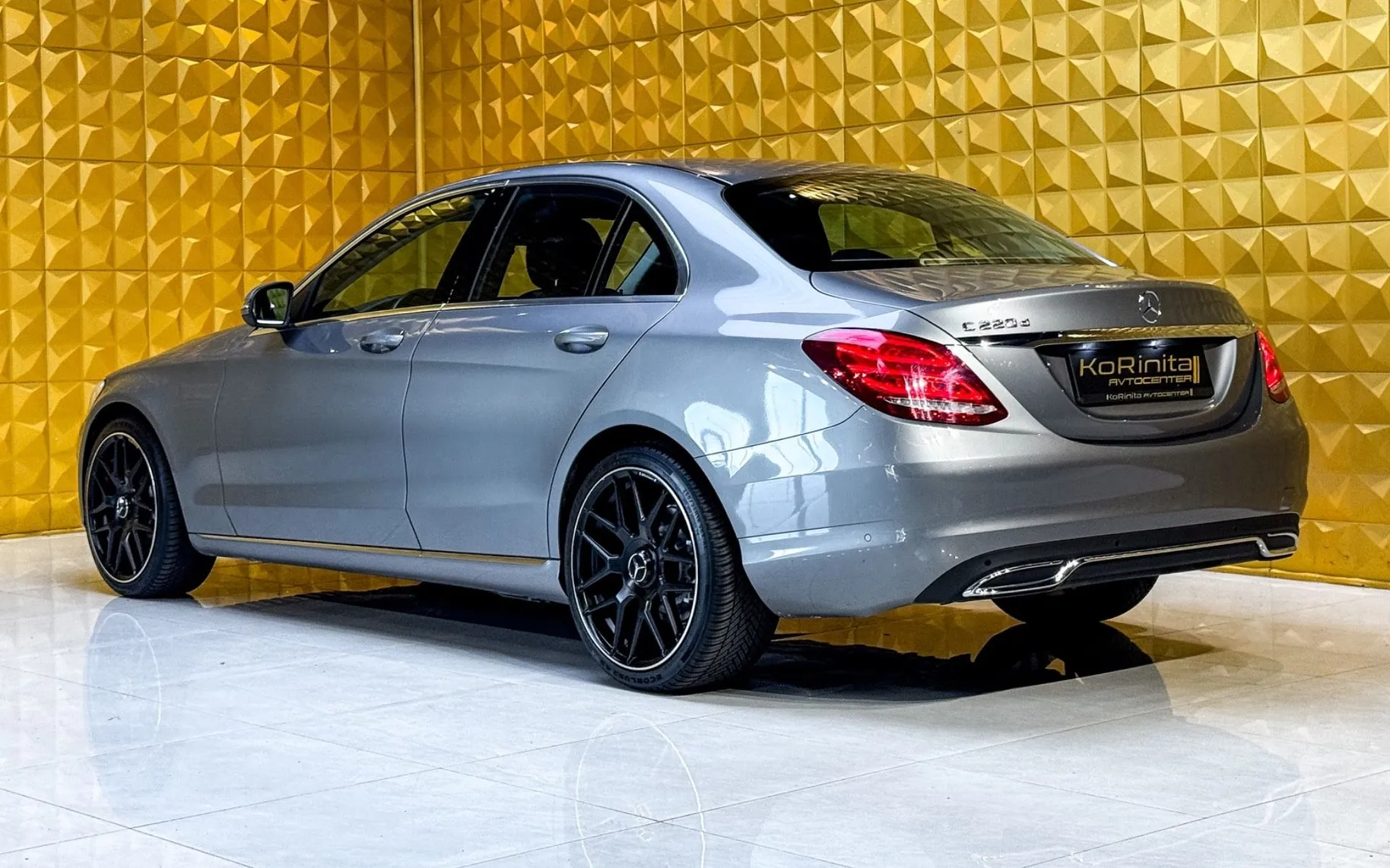 Notranja slika - Mercedes-Benz C-Razred - C220d-LED-GRETJE-NAVI-PDC - 7