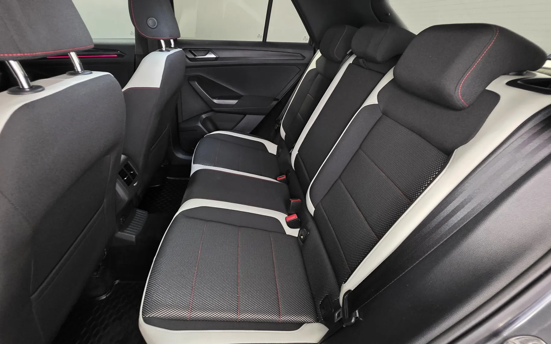 Zunanja slika - Volkswagen T-Roc - 2,0 TDI BMT Sport 1LAST SLO VIRTUAL ACC LANE LED KLJUKA - 16