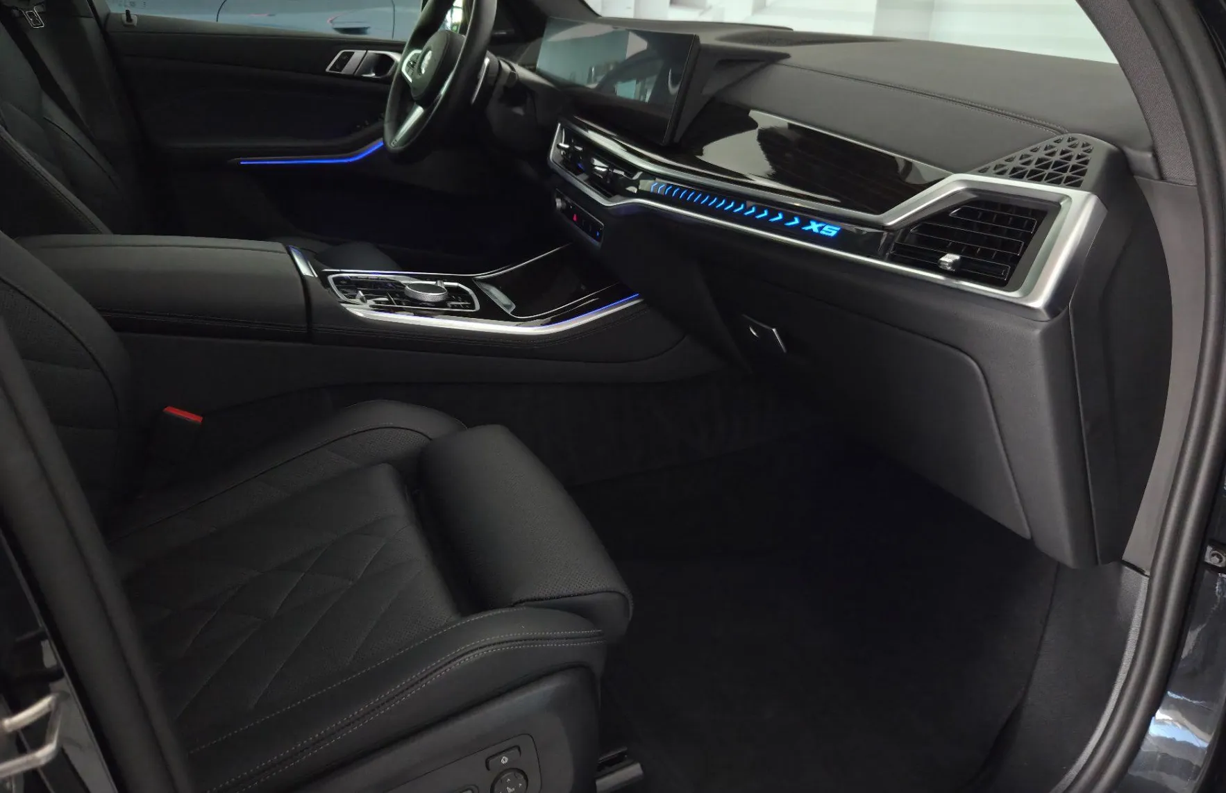 Zunanja slika - BMW X5 - serija : xDrive30d-M.SPORT-KLJUKA-PANO-WEBASTO-KEYLESS - 12
